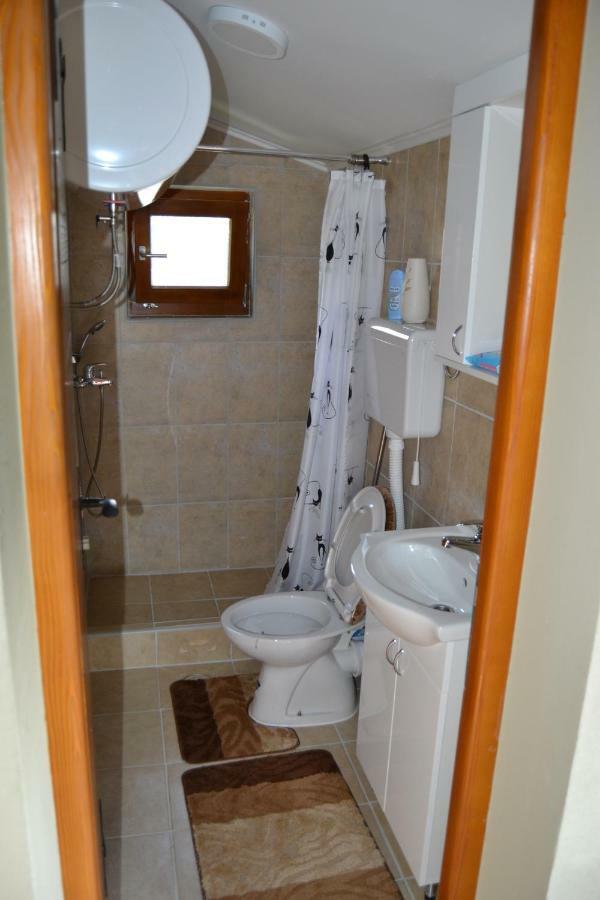 Turizam Koturovic Bed & Breakfast อิวานยิซา ภายนอก รูปภาพ